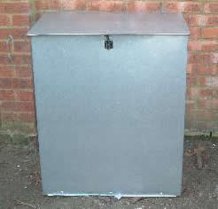 Galvanised corn feed bin for storing horse and animal feeds